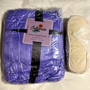 Wearable Blanket with slippers